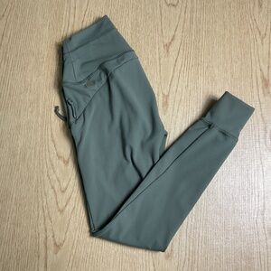 Avalanche Compression Leggings Size XS Army Green High Waist Capri Leggings